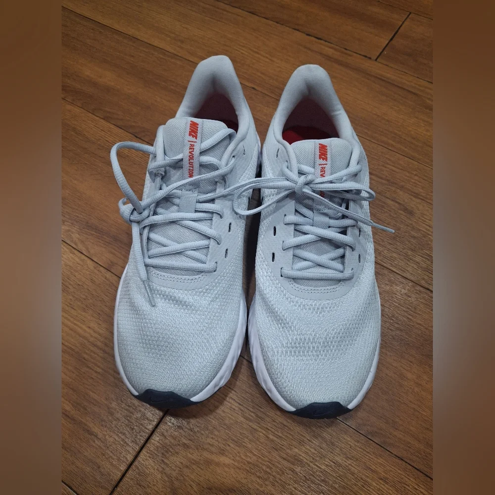 Nike Men's Gray Running Shoes